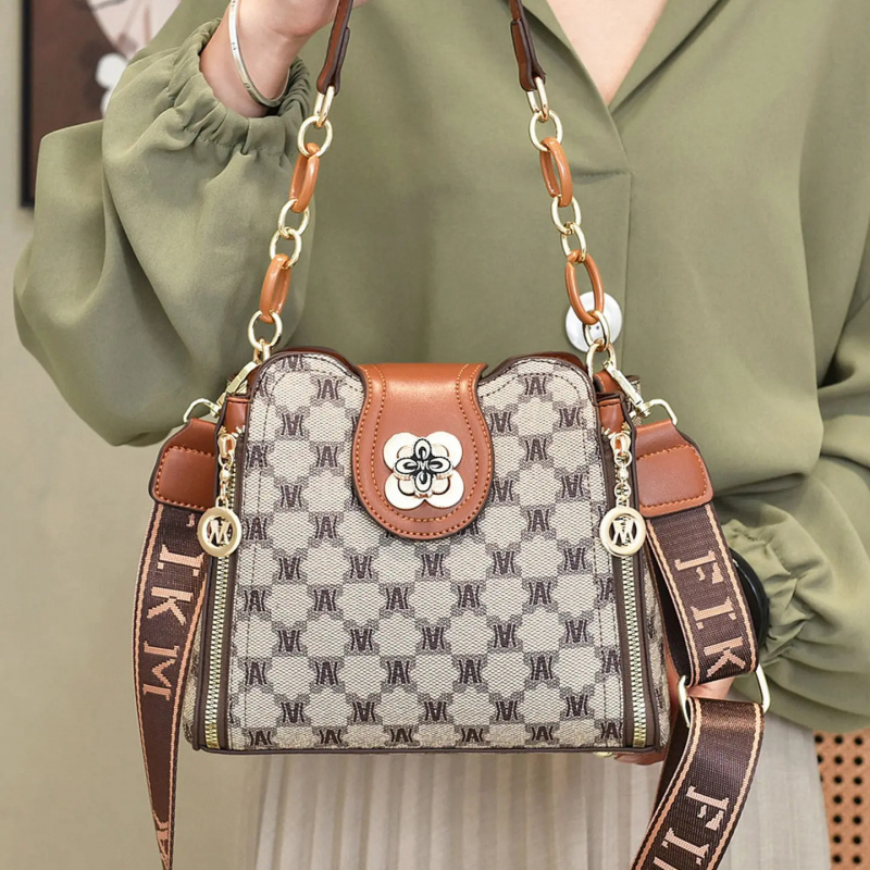 vintage letter printed shoulde - Crossbody Bag Women ulasan dan harga